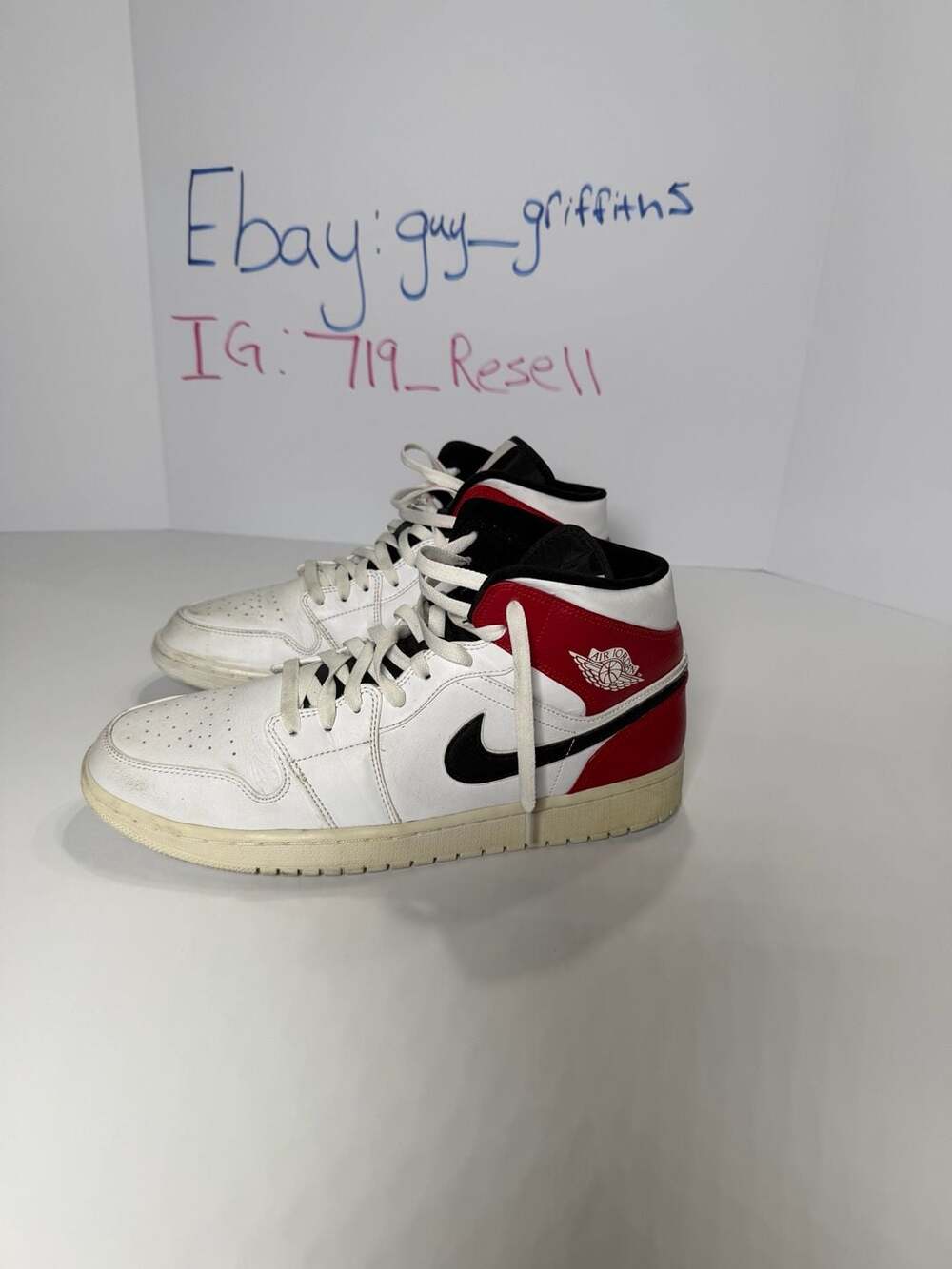 Nike Air Jordan 1 Mid 'Chicago White' (2019)
